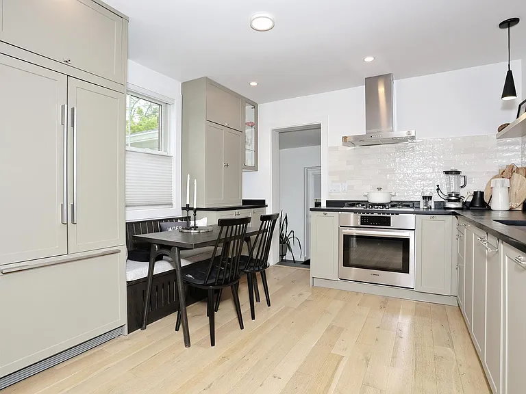 324 Godwin Ave — Photo 5