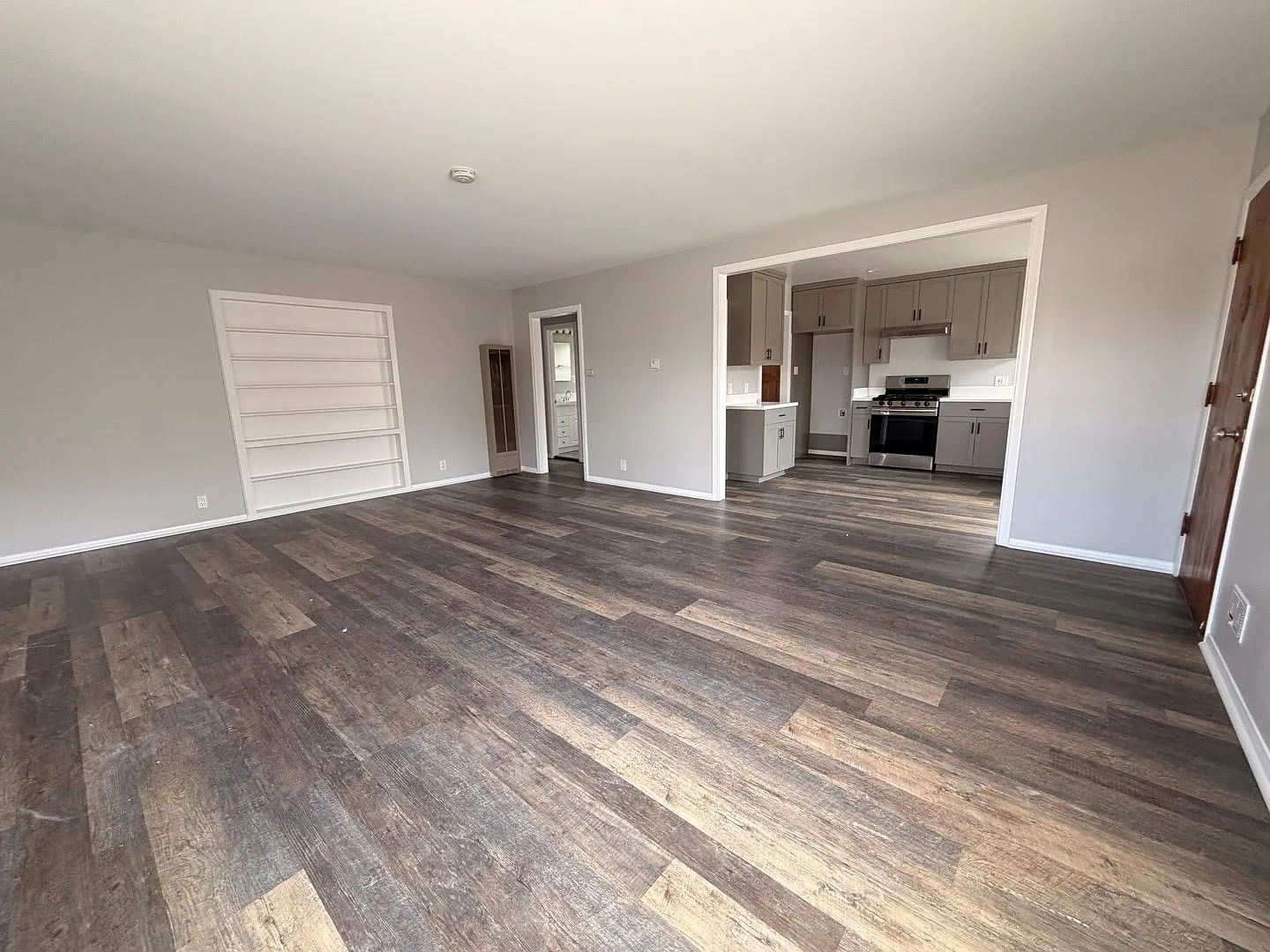 4554 Lakewood LB — Photo 3