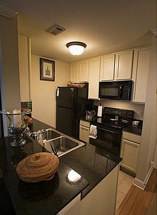 5th image of 2521 Metairie Lawn Dr #205