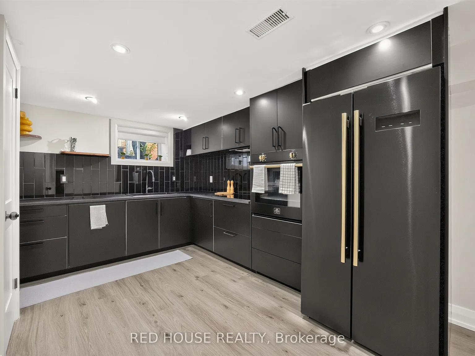 3 bed, $2,500 — Photo 3