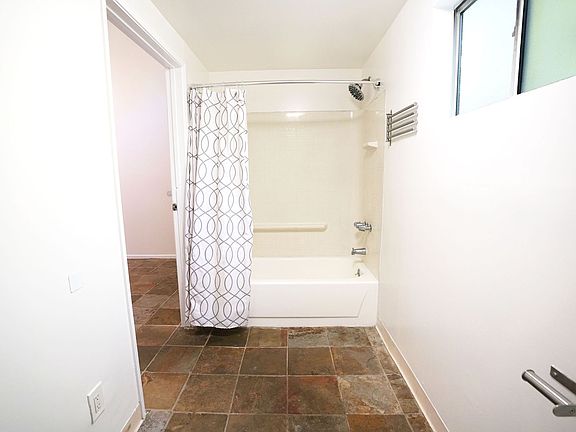 4th image of 2448 N Beachwood Dr #7