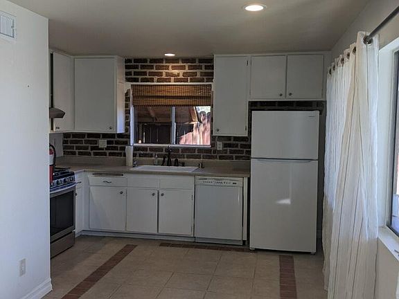 2nd image of 20219 Steinway St