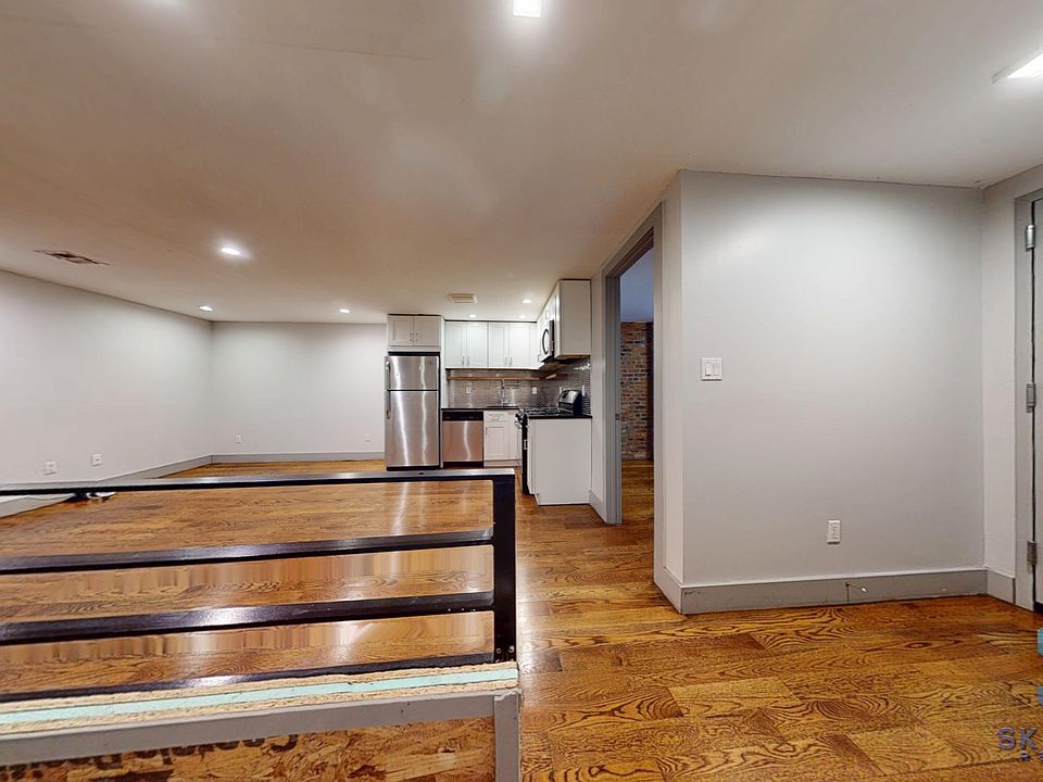 1st image of 1260 Jefferson Ave Floor 1