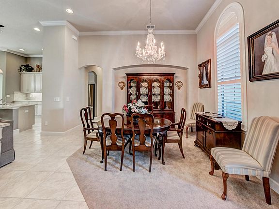 4th image of 662 S Lake Dr
