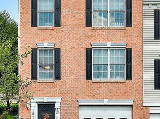 101 Castleview Dr, Mc Kees Rocks, PA 15136