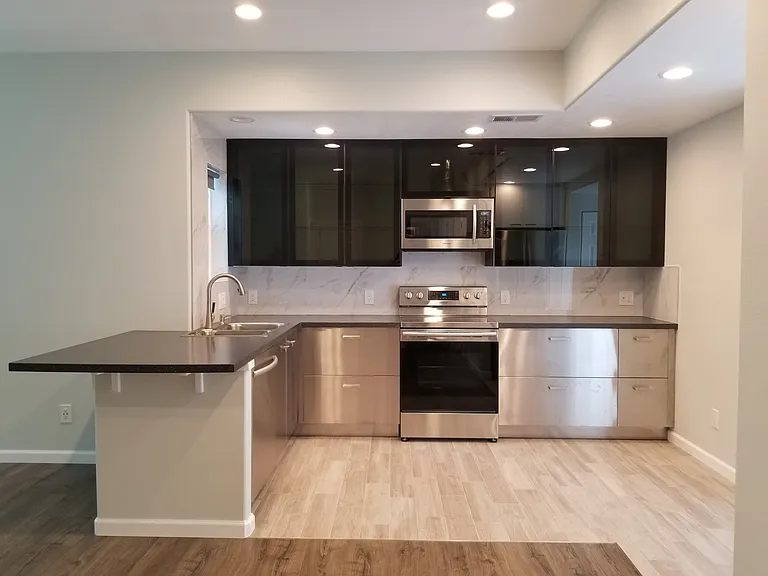 343 Mae St — Photo 1