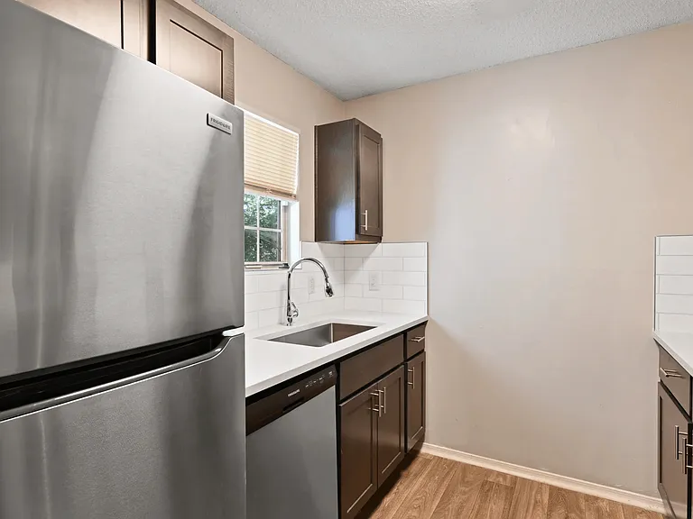 300 Riverside Pkwy — Photo 18