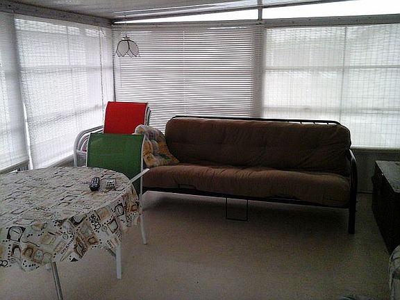 4th image of 545 Parkwood Ave