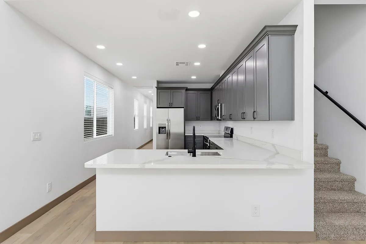 Property Photo - 2809 E Trumbull Rd #2809-1