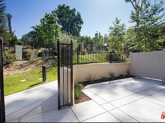 3rd image of 792 Tennis Club Ln