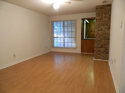 4th image of 601 N Young Blvd