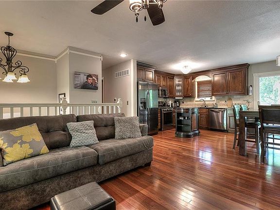 2nd image of 801 N Morse Ave