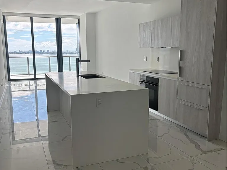 480 NE 31st St #2703 — Photo 3