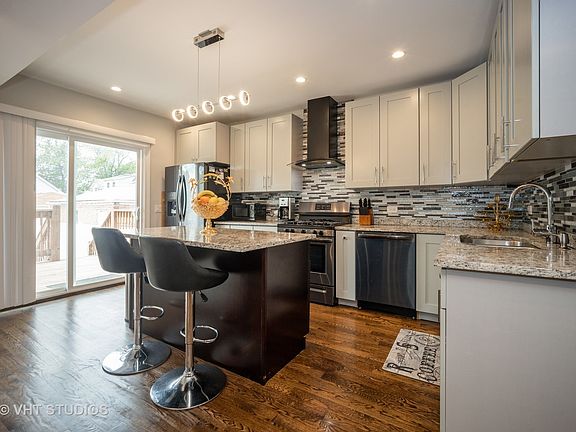 4th image of 3002 N Natoma Ave