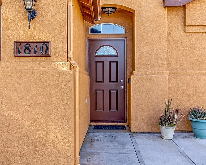 1810 Martinho Ave — Photo 2