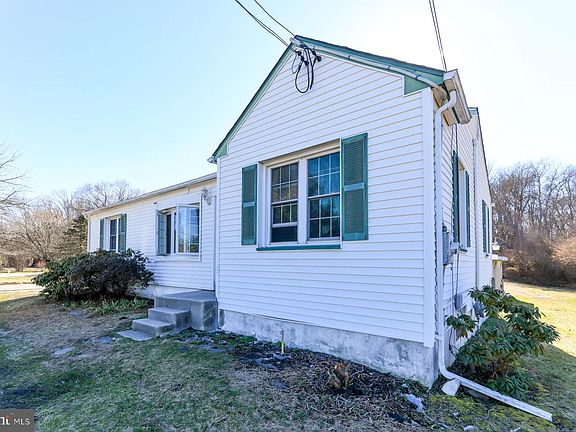 2nd image of 1261 N Tuckahoe Rd