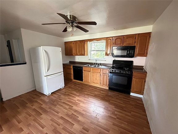 3rd image of 2542 Mohawk St