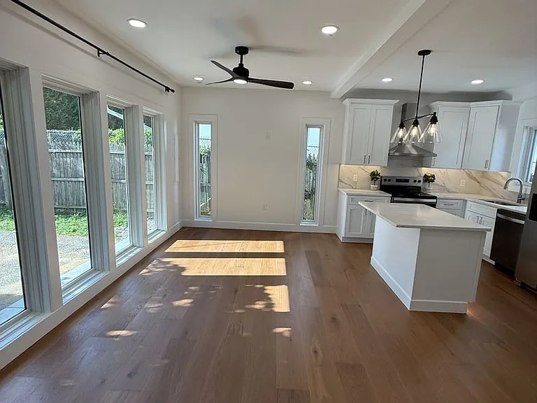 631 N Monroe St — Photo 5