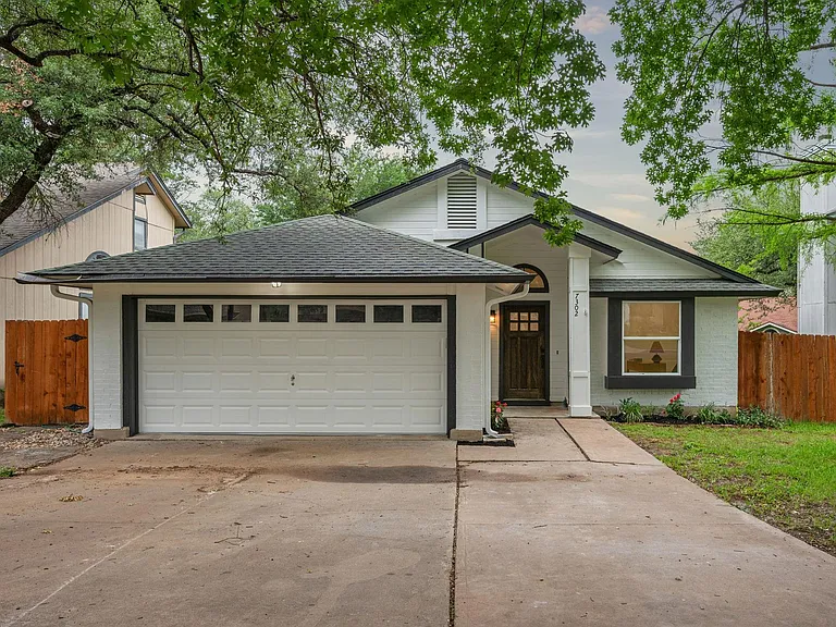 7302 Potters Trl — Photo 1