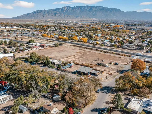 221 Homeland Rd NW, Albuquerque, NM 87114