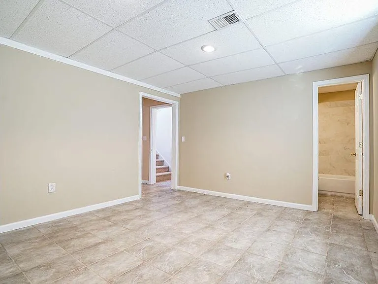1935 Venesa Cir — Photo 56