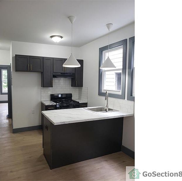 1st image of 226-228 Alexander St #1