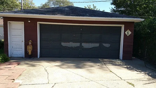 14331 S Bensley Ave photo 1