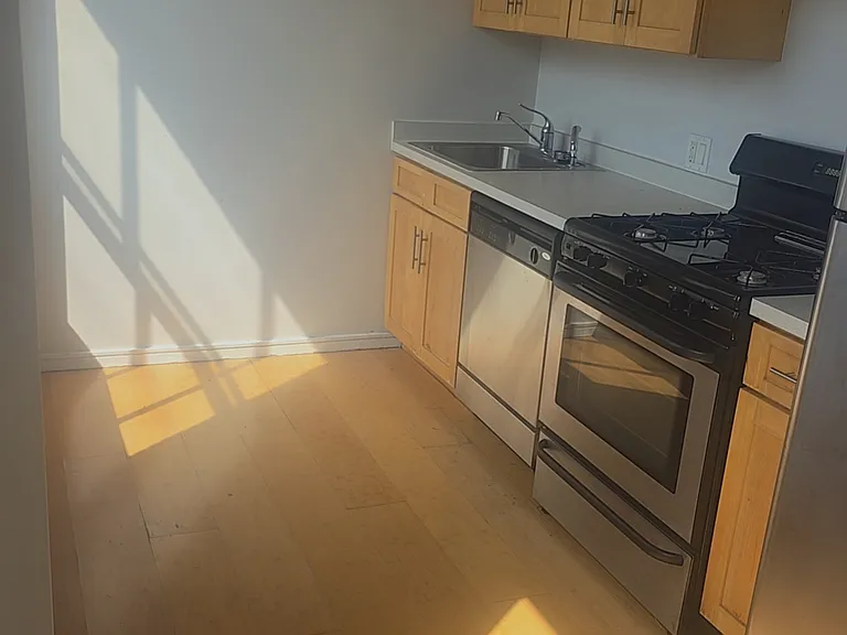 955-2 E Main St #1002 — Photo 3