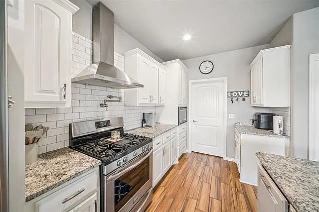 4 bed, 2600 sqft, $2,900 — Photo 3
