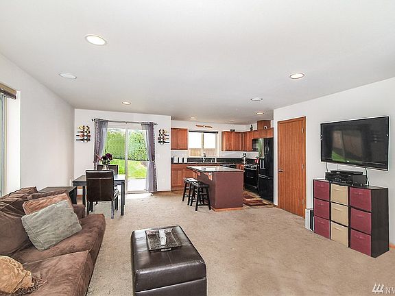 4th image of 8223 42nd St NE