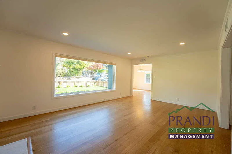 3 bed, 1.5 bath, 1475 sqft, $6,250 — Photo 2