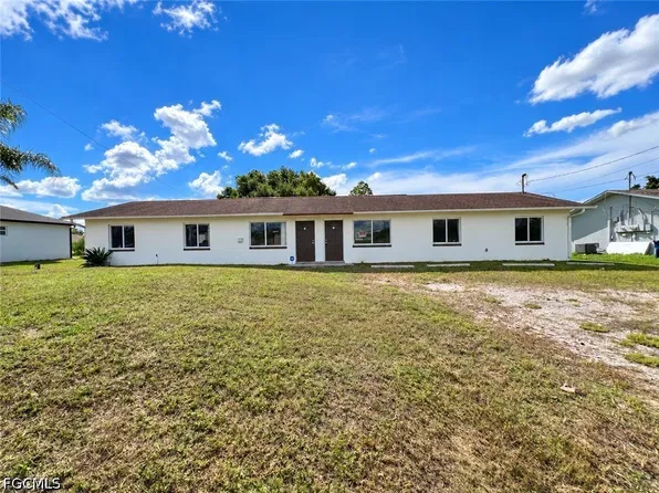 712/714 Gilbert Ave S, Lehigh Acres, FL 33973