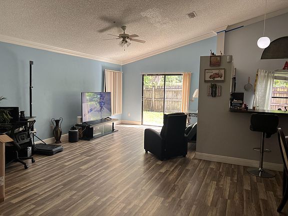 3rd image of 813 E Palm Run Drive