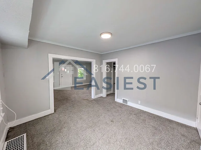 4028 Indiana Ave — Photo 6