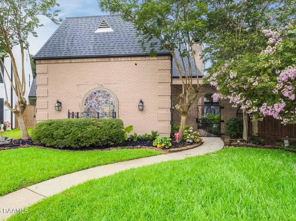 10 Heatherstone Dr, Lafayette, LA 70508