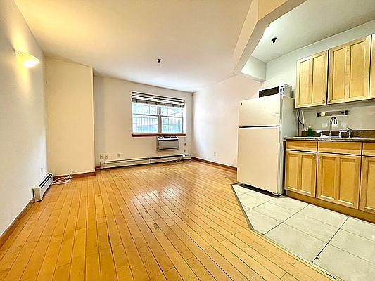 2nd image of 3076 30th St APT 1F