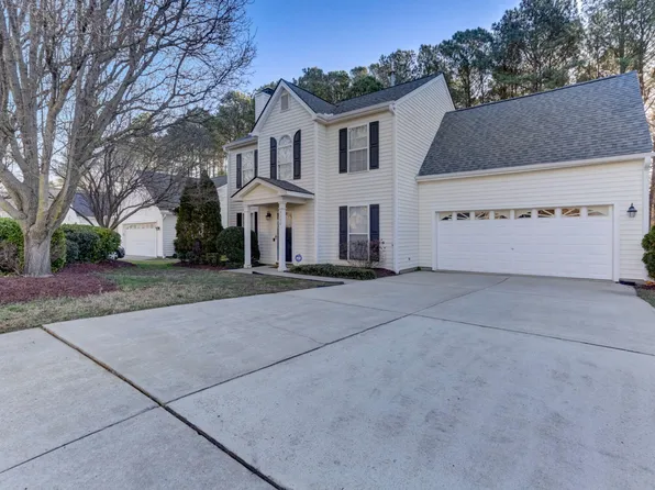 9500 Erinsbrook Dr, Raleigh, NC 27617