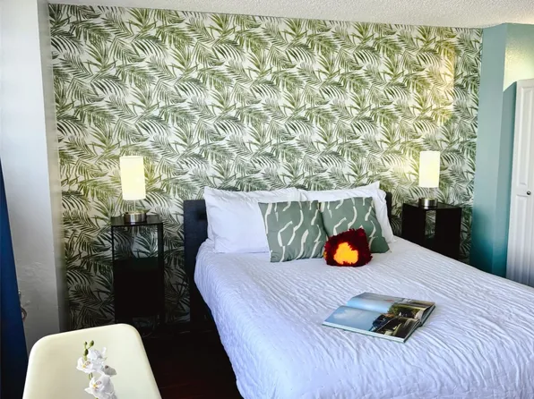 444 Niu St APT 2513, Honolulu, HI 96815