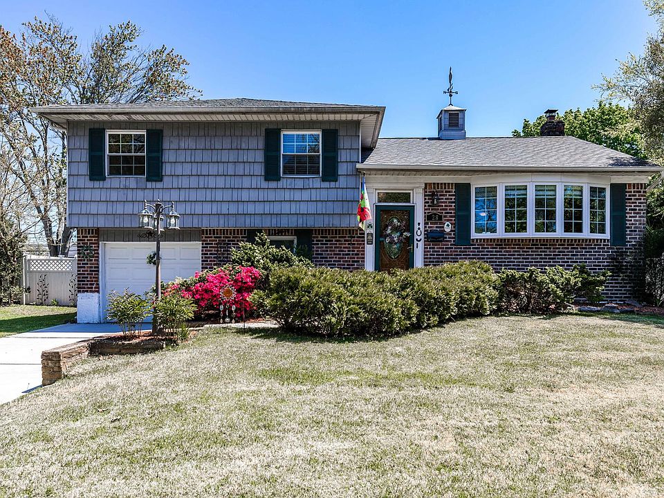 1st image of 28 Greenway Dr