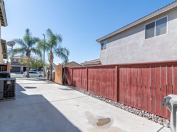 4th image of 4840 Woods Ln
