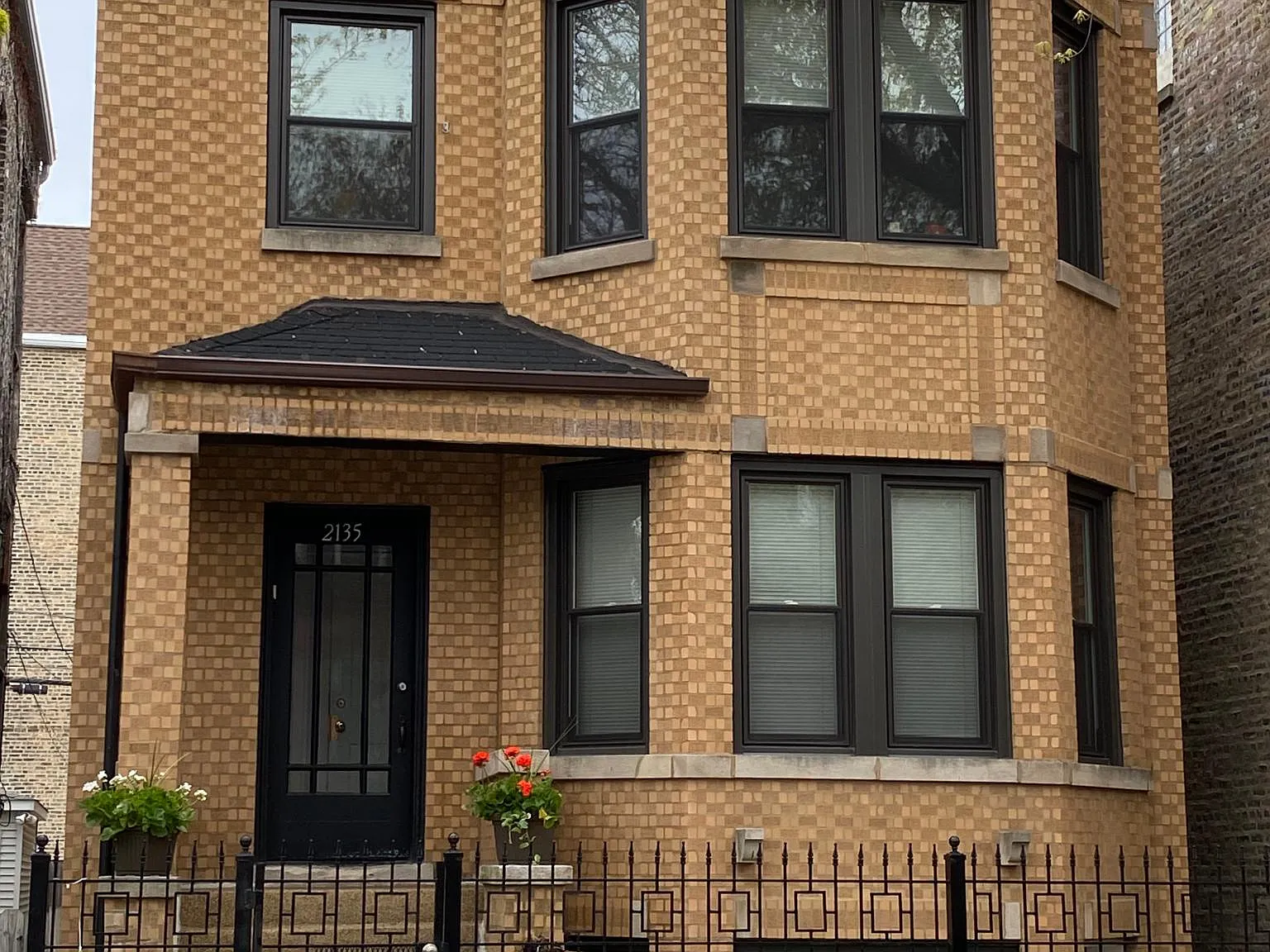 2135 N Leavitt St — Photo 2