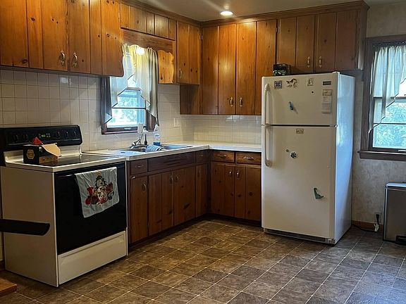 5th image of 23 Delano St