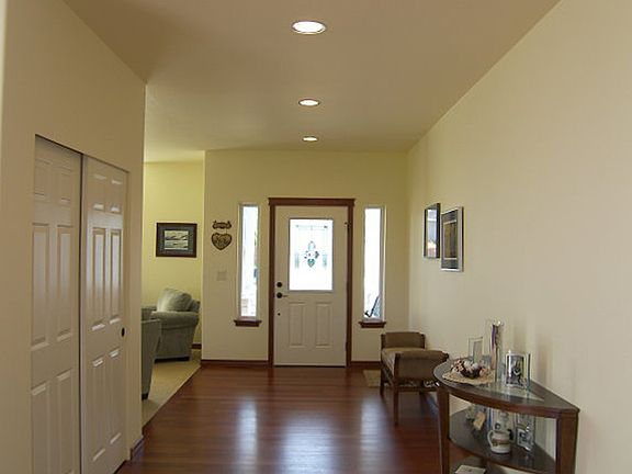 2-Entry foyer