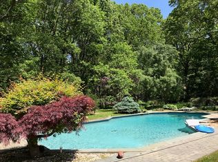 262 Half Hollow Rd, Dix Hills, NY 11746