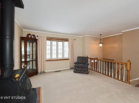 3rd image of 2216 Evergreen Ln