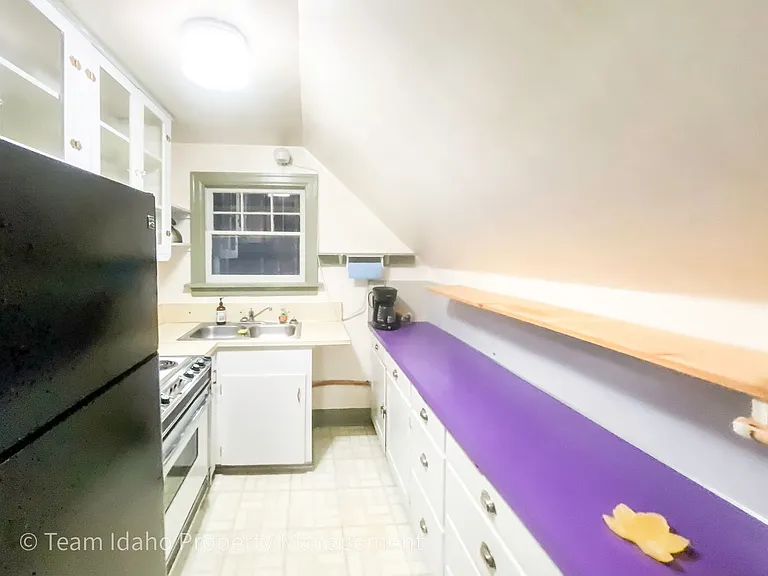 811 E 6th St — Photo 8