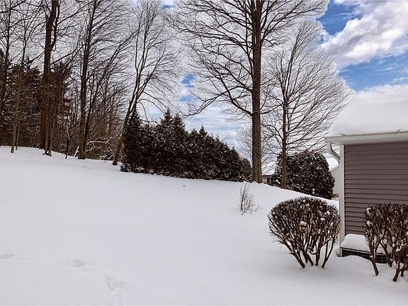 3rd image of 4587 Pineview Ct