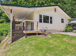 212 Jennifer Dr, Paintsville, KY 41240
