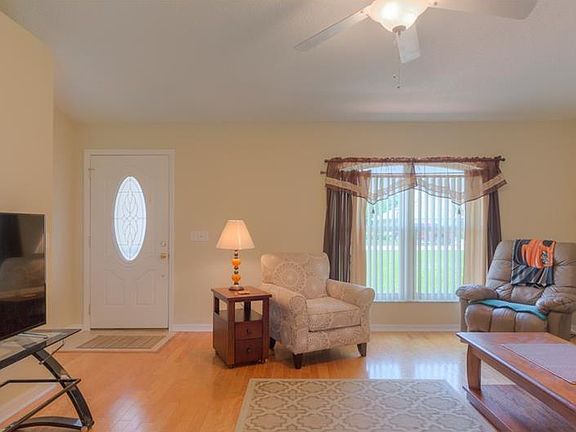 4th image of 1053 Radford Dr
