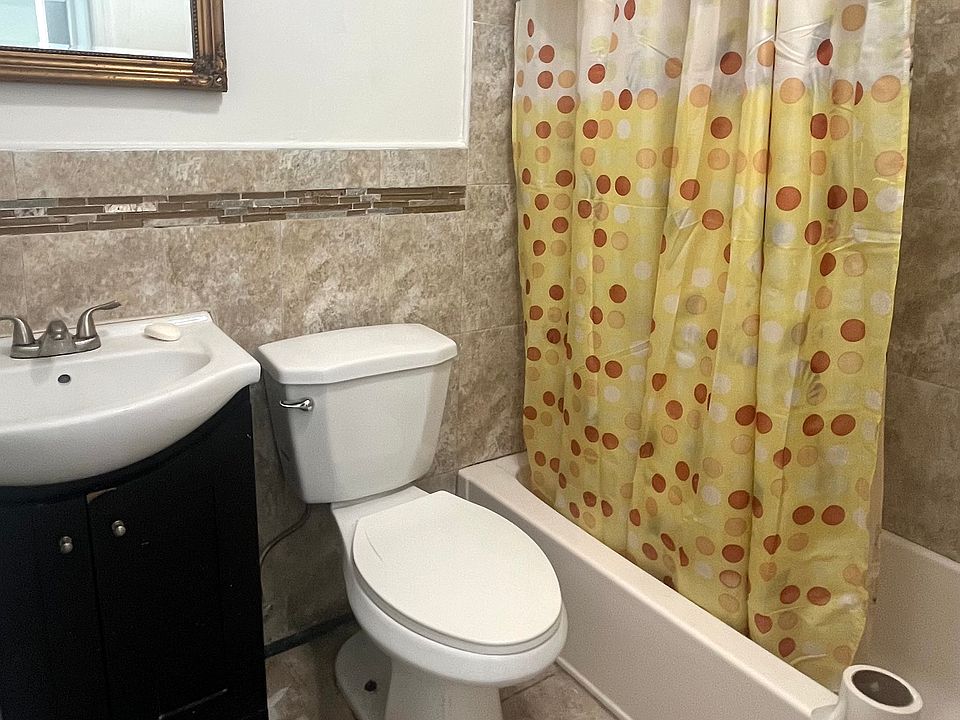 2nd image of 1015 Bay 31st St APT 1